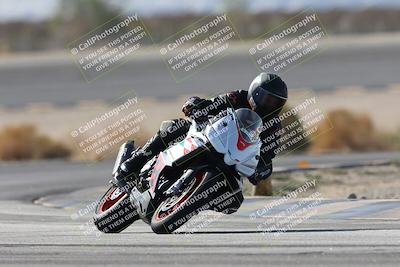 media/Nov-16-2025-Race Pace (Sun) [[8c5fa54630]]/Non Verified Riders (1st 20 Minutes)/1-Turn 14 (10am)/